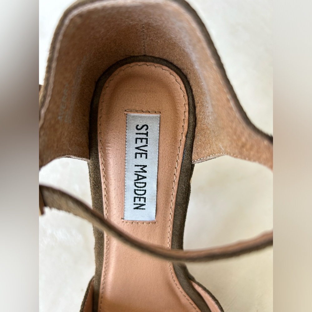 Steve Madden green suede wood heals. Size 6 - Picture 4 of 8